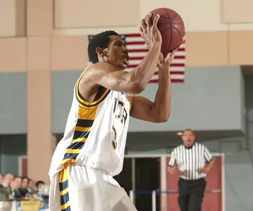 Huskies Run Away From Highlanders, 91-78 Image