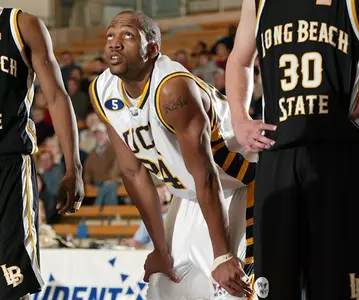Highlanders Trounce Southern Oregon, 108-57 Image