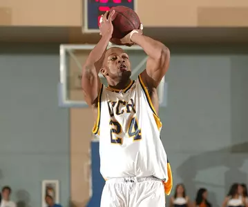 Highlanders Lose Heartbreaker to Anteaters, 66-65 Image