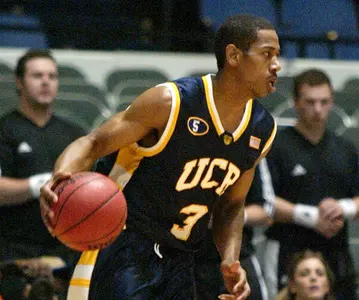 Gauchos Defeat Highlanders, 66-52 Image