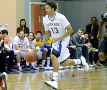 Thornton's Career-High 22 Points Lead Men's Basketball To 66-62 Win Over Hawai'i Image