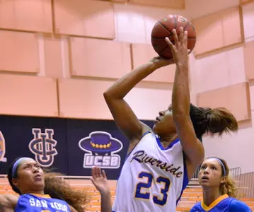 Women's Basketball On Four-Game Win Streak, Topping CSF, 77-69 Image