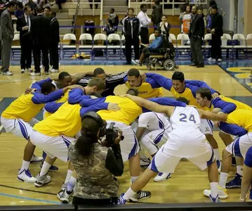 Men's Basketball Team Pregame hUddle Dance
