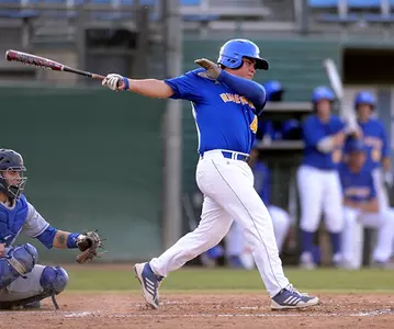Francisco Tellez batting