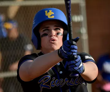 Wild Game Goes In Favor Of Hawai'i, 8-7, Over UCR Softball Image