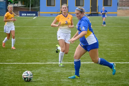 Women's Soccer Battles UC Davis To 0-0 2OT Tie To Open League Action Image