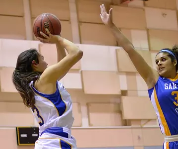 Annelise Ito Scores Season-High 24 Points In Highlanders, 61-56 Victory Over UC Davis Image