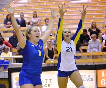 Rosas' All-Around Play Earns Her Big West Player Of The Week, Hubbell Wins Best Defensive Player Image