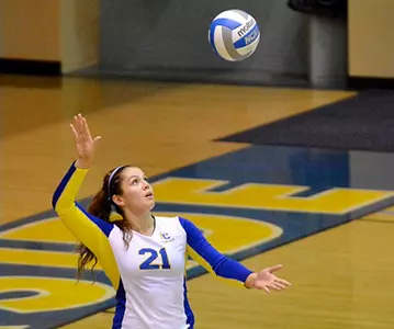 Volleyball Goes To Hawai'i To Face The #8 Rainbow Wahine Image