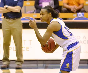 Women's Hoops Hangs Tough, But Falls 64-58 At #21 Cal Image
