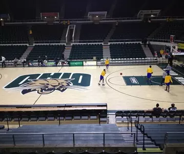 Men's Basketball Warming Up at Ohio