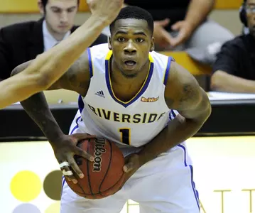Men's Basketball Upends UC Santa Barbara, 64-62 Image