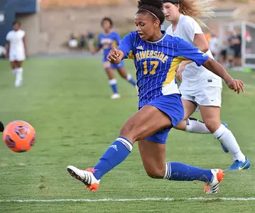 Women's Soccer Evens Big West Record With 2-1 Victory Over Hawai'i Image
