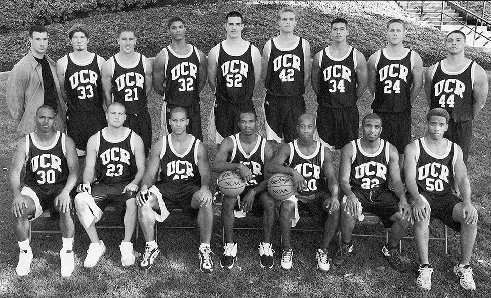1999-2000 Men's Basketball Team Photo