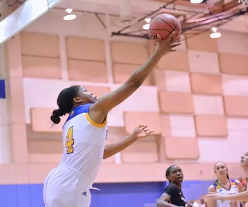 2016_11_11_WBK_Curry_Michelle_Layup_03_puma_670