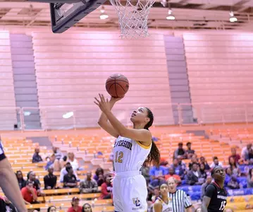 2016_11_11_WBK_Holt_Lauren_Layup_01_puma_670