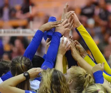 2016_Team_Huddle_01