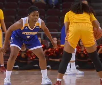 2016_11_16_WBK_Curry_Michelle_Defending_09_puma