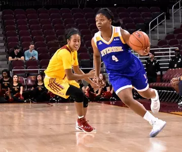 2016_11_16_WBK_Curry_Michelle_Driving_01_puma