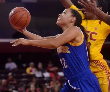 2016_11_16_WBK_Holt_Lauren_Layup_01_puma
