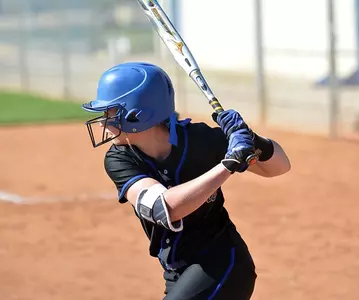2016SBRichardMaddieHitting