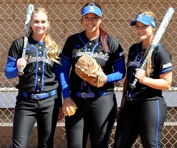 2016_SB_Seniors_Smiling_01