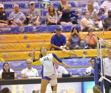 2016_VB_Rosas_Fabiana_Spiking_01_puma