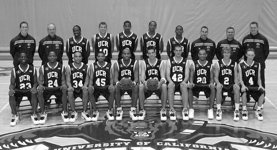 2003-04 Men's Basketball Team Photo