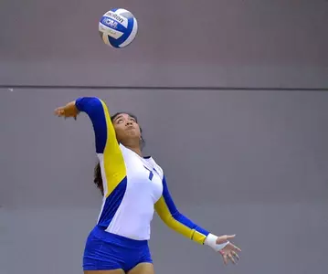2016_VB_Alejo_Kristie_Serving_01_puma