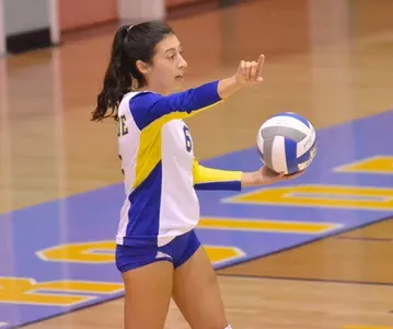 2016_VB_Gonzalez_Angela_Serving_01_puma
