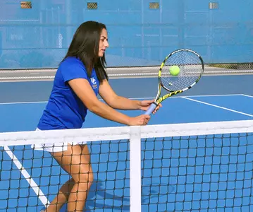 2017_WTEN_Khattab_Sara_volley_02_mr_670.jpg