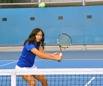 2017_WTEN_Van_Tracy_volley_01_mr_670.jpg