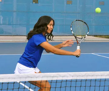 2017_WTEN_Van_Tracy_volley_05_mr_670.jpg