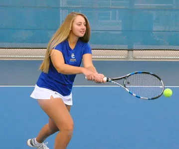 2017_WTEN_Wolfe_Lauren_backhand_02_mr_670.jpg