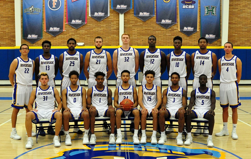 2017-18 Men's Basketball Team Photo