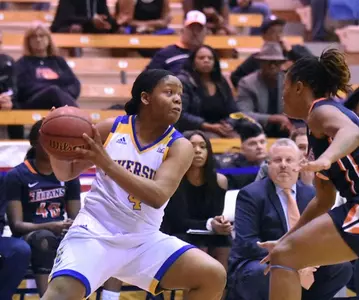 WBB_Curry_Michelle_WithBall_01_670.jpg