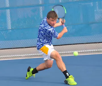 2017_MTEN_McCann_Kyle_Backhand_01_670