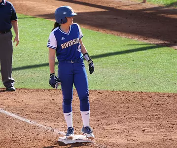 2017_SB_Holley_Chelsey_OnFirst_01_carter–670