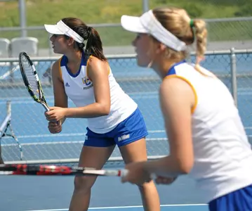 2017_WTEN_Penner_Khattab_Doubles_Ready_Position_02_670.jpg
