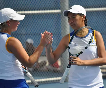 2017_WTEN_Wolfe_Van_Doubles_HighFive_01_670.jpg