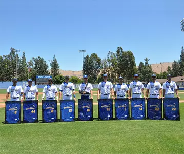 2017 Baseball Senior Day Posed With Jerseys