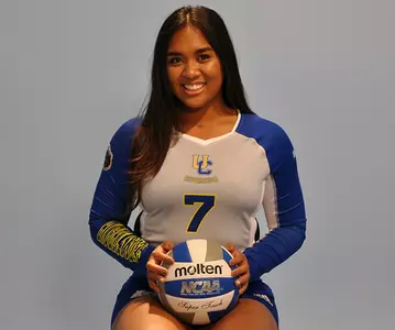 2017_VB_Alejo_Kristie_withball_01_mr_670.jpg