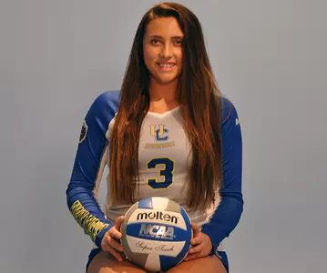 2017_VB_Callahan_Brooke_withball_01_mr_670.jpg
