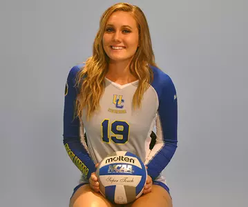 2017_VB_Graham_Meg_withball_01_mr_670.jpg