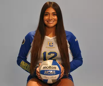 2017_VB_Marcus_Mallory_withball_01_mr_670.jpg