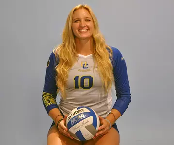 2017_VB_McGill_Kassie_withball_01_mr_670.jpg