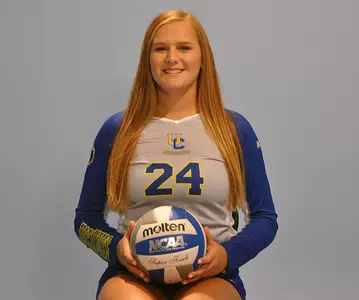 2017_VB_Newell_Leanne_withball_01_mr_670.jpg