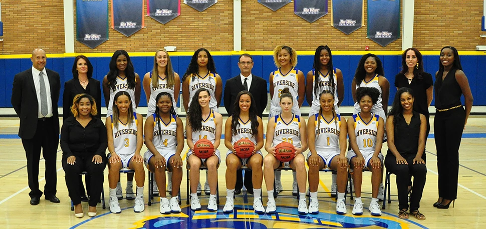 2017-18 Women's Basketball Team Photo