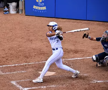Raena Robinson Hit 01