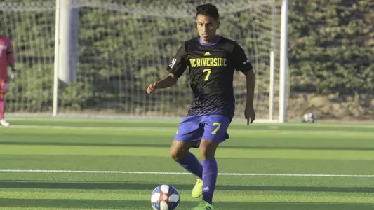 Adrian Medina Dribbling 2019 LMU
